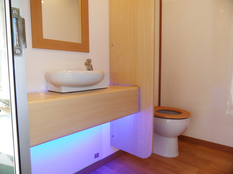 luxury toilet hire
